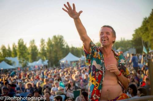 Hak, in one of his bright shirts, at the Winnipeg Folk Festival. (JSENFTPHOTOGRAPHY)