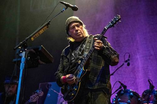 In a since-deleted letter to his label and management team on his website, the singer/songwriter demanded the removal of his music from streaming-giant Spotify because of vaccine disinformation. (Amy Harris/Invision/Associated Press files)