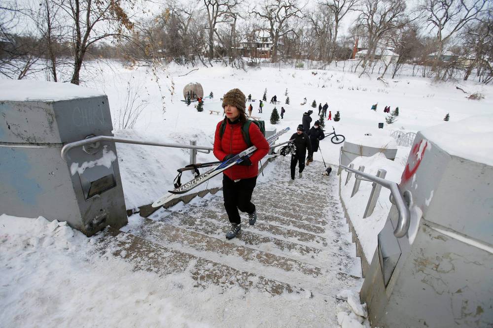 JOHN WOODS / WINNIPEG FREE PRESS
Somers, who regularly commutes on the Assiniboine River, nears home at the Hugo Docks.