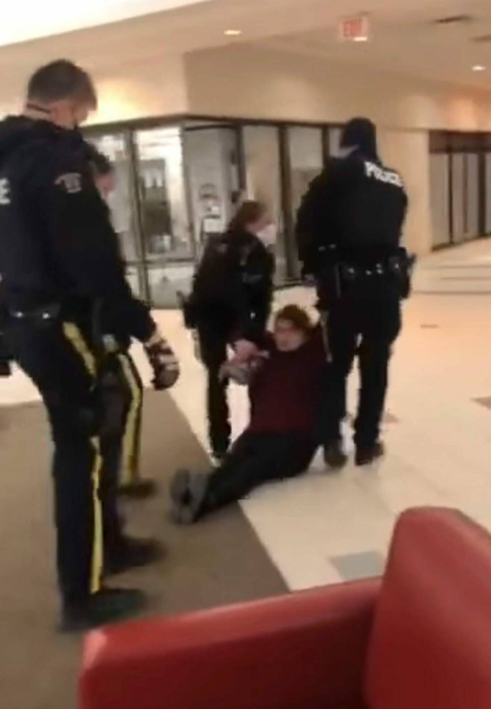 DORI AMOND / FACEBOOK
Steinbach RCMP arrest maskless woman at Clearspring Centre Monday evening. A portion of the incident was captured on camera and has been shared on social media. January 31, 2022