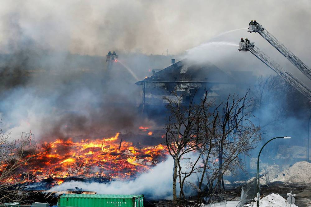 Winnipeg firefighters were called to a condominium complex under construction on Kimberley Avenue in East Kildonan on Jan. 31. (John Woods / Winnipeg Free Press files)