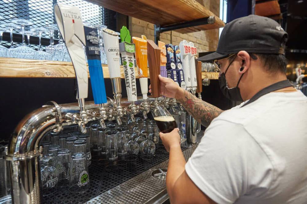 MIKE DEAL / WINNIPEG FREE PRESS FILES 
One in 40 Manitoban businesses dealt with delinquency debt as of 2021’s third quarter, according to Equifax data.