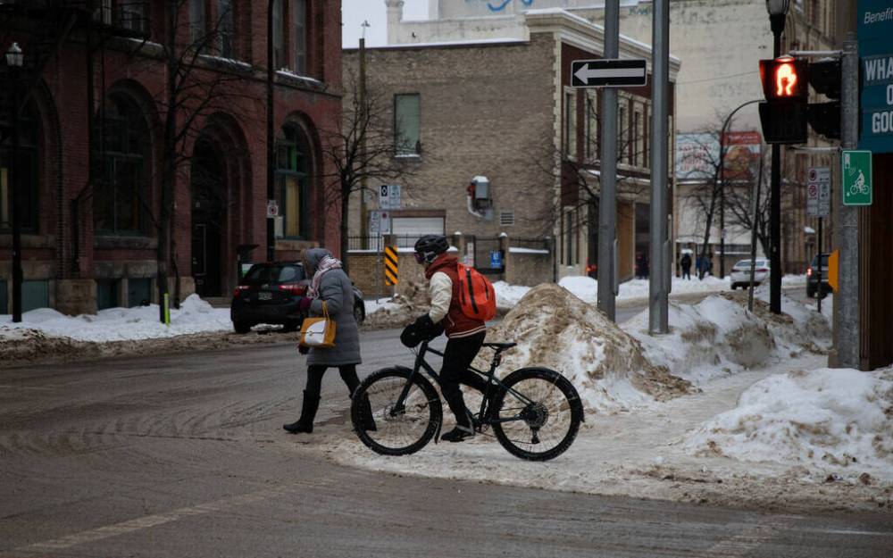 JESSICA LEE / WINNIPEG FREE PRESS
There’s reason to believe an easing of public-health measures is on the horizon for Manitobans, and that we may be heading to a future when the COVID-19 virus is regarded as a bad flu.
