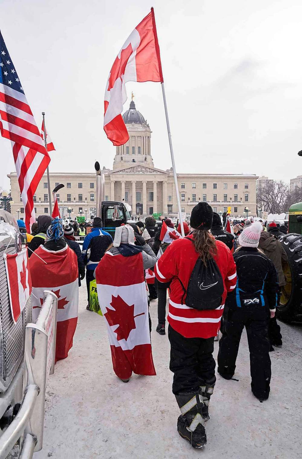 Protesters were calling for the lifting of COVID-19 restrictions in solidarity with the “freedom convoy” in Ottawa, Ont. (David Lipnowski / Winnipeg Free Press)