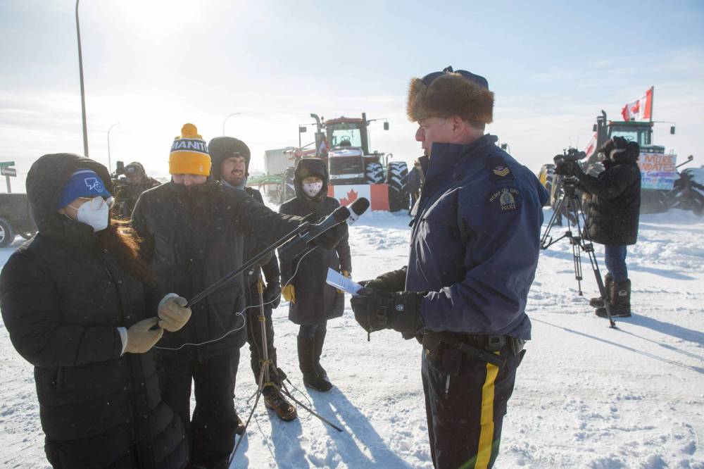 People block Highway 75 with heavy trucks and farm equipment and access to the Canada/U.S. border crossing at Emerson on Feb. 10. (John Woods / The Canadian Press files)
Sgt. Paul Manaigre, Manitoba RCMP, talks to the media as trucks continue blocking the border crossing at Emerson. (Mike Deal / Winnipeg Free Press)