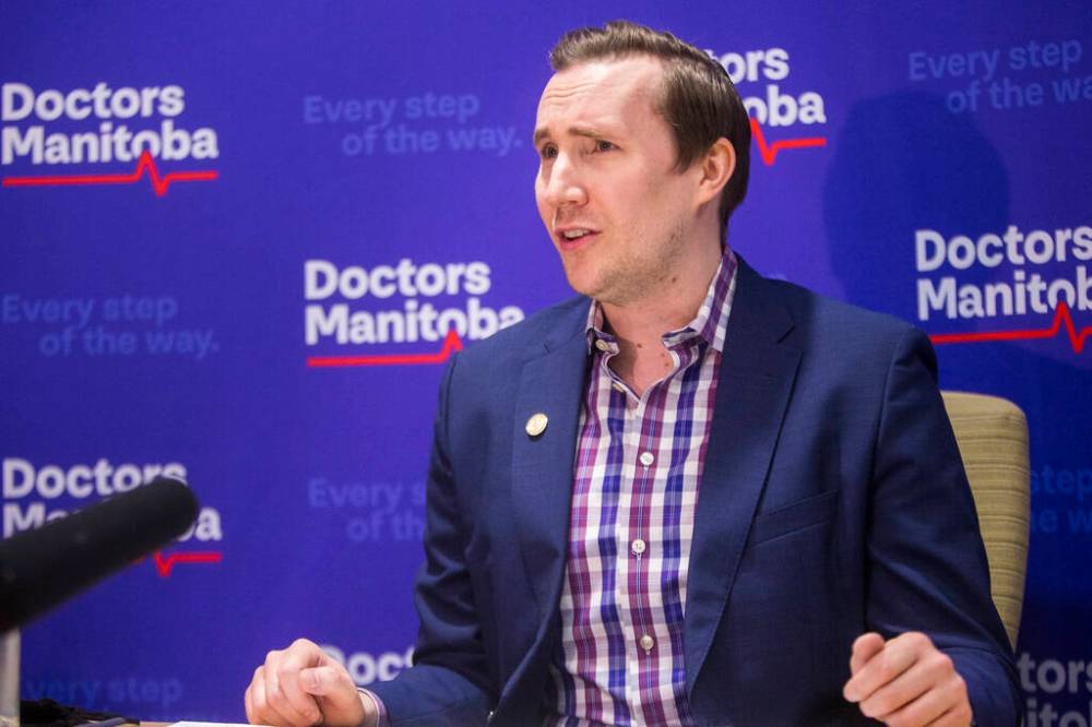MIKAELA MACKENZIE / FREE PRESS FILES
“The Omicron wave has led to a surge in hospital admissions, resulting in widespread disruptions to surgeries and diagnostic testing,” president Dr. Kristjan Thompson said in a release.