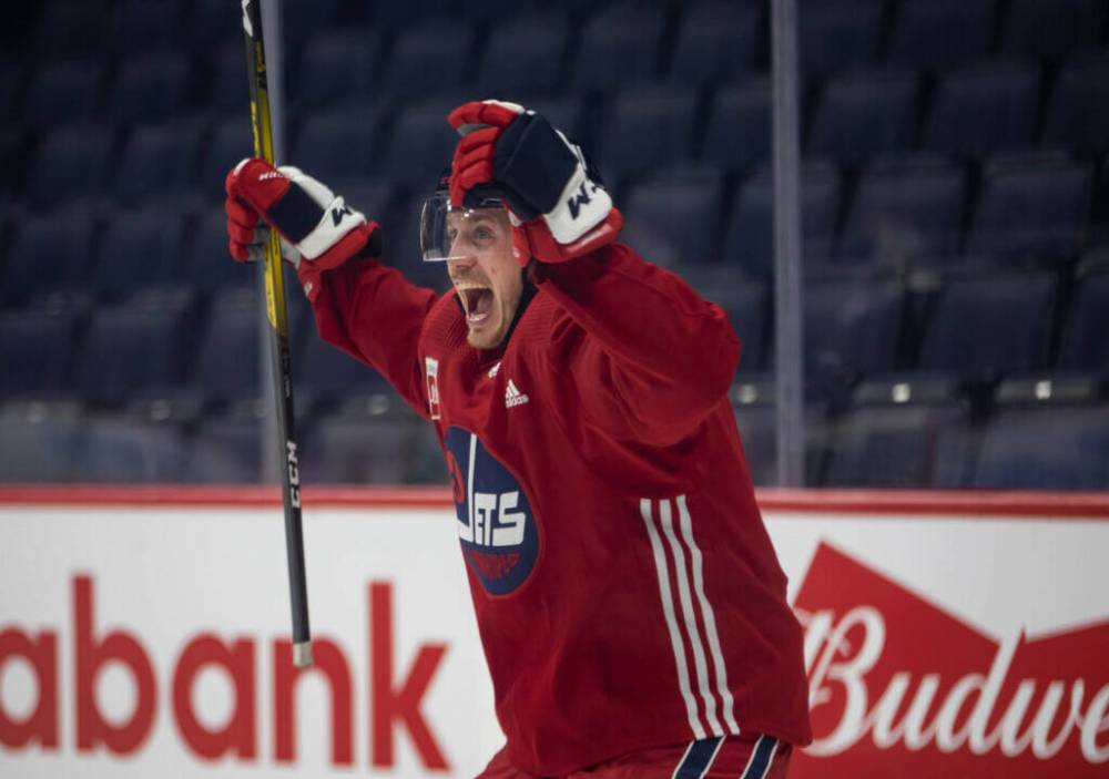JESSICA LEE / WINNIPEG FREE PRESS FILES
“We have 30-odd games left. I like to break it up into segments, instead of nitpicking at things (from one game),” defenceman Nate Schmidt said.