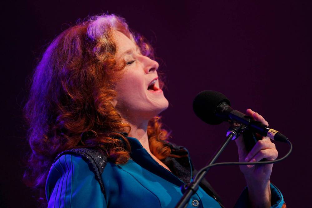 BORIS MINKEVICH / WINNIPEG FREE PRESS FILEs
Bonnie Raitt performing at the Winnipeg Folk Festival mainstage on July 9, 2014, the night she met the Bros. Landreth.
