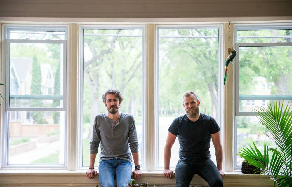 MIKAELA MACKENZIE / WINNIPEG FREE PRESS FILES
Winnipeg’s Bros. Landreth (David, left, and Joey) were ‘blown away’ by Bonnie Raitt’s cover of their song, Made Up Mind.