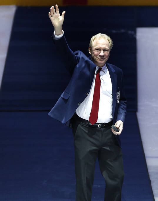 Thomas Steen waves to fans during his induction to the Winnipeg Jets Hall of Fame in February 2020. (John Woods / Winnipeg Free Press files)