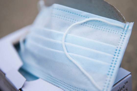 The provincial government will remove public-health orders mandating masks in indoor public places and eliminate isolation requirements for individuals testing positive for COVID-19 Tuesday. (Mikaela MacKenzie / Winnipeg Free Press files)