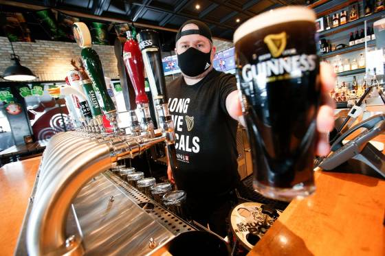 JOHN WOODS / WINNIPEG FREE PRESS Jay Gilgour, owner of Fionn MacCool’s Restaurant and Pub, pulls a pint of Guinness at the pub Monday, March 14, 2022. With COVID-19 restrictions relaxing Kilgour and his staff are getting ready for the first St. Patrick’s Day celebration on March 17 to take place in two years.JOHN WOODS / WINNIPEG FREE PRESSJay Kilgour, owner of Winnipeg’s two Fionn MacCool’s Restaurant and Pub locations, says his bars do a week’s worth of business in one day on St. Patrick’s Day.