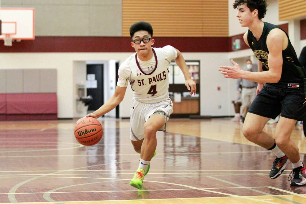 MIKAELA MACKENZIE / WINNIPEG FREE PRESS files
St. Paul’s Crusaders guard Lorence dela Cruz