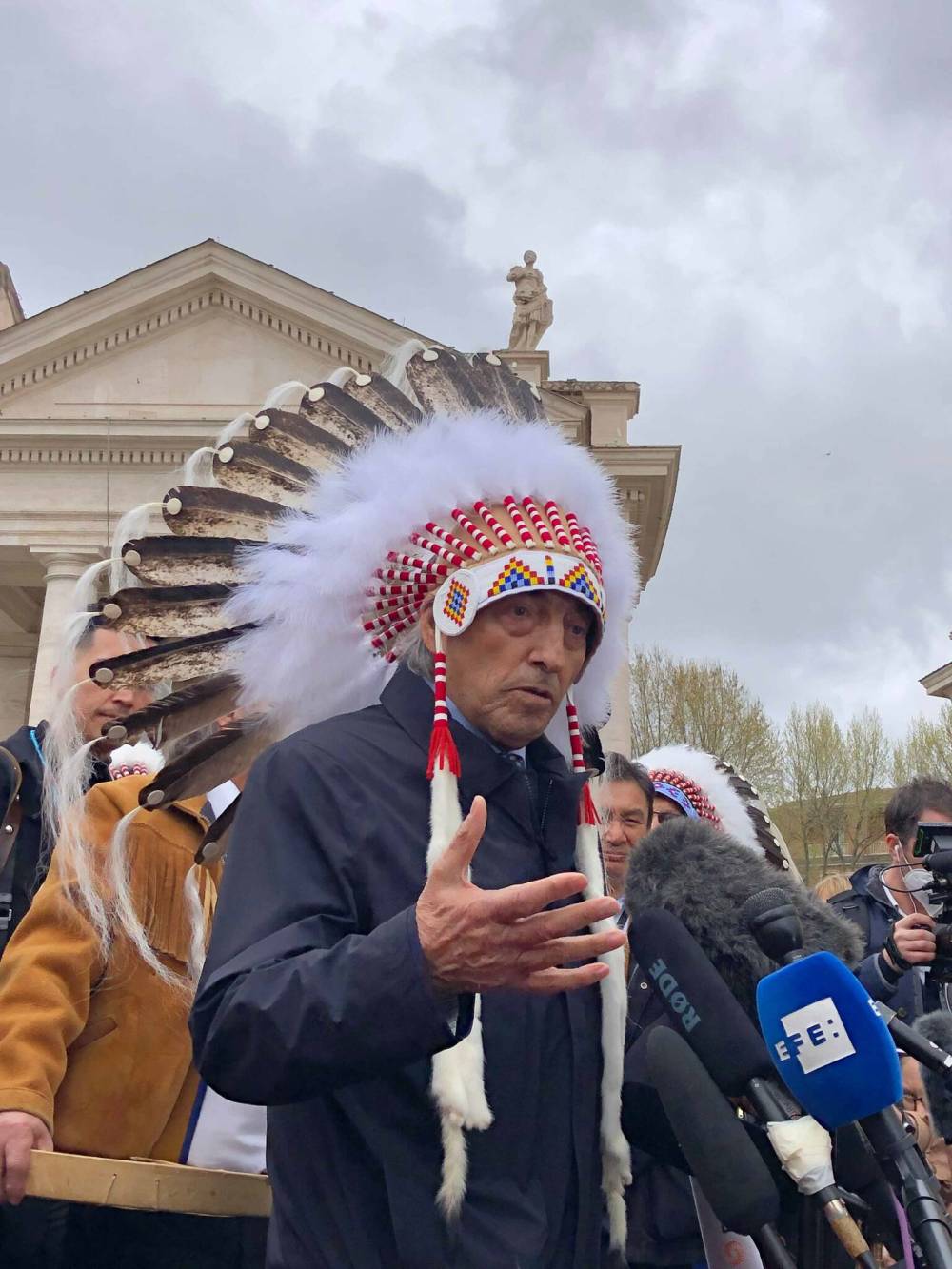 Former AFN national chief Phil Fontaine speaks to reporters in St. Peter’s Square after a two-hour meeting between First Nations people and the Pope on March 31. (John Longhurst / Winnipeg Free Press)