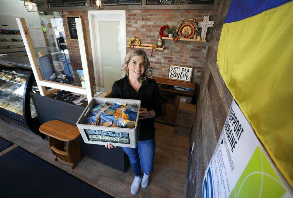 RUTH BONNEVILLE / WINNIPEG FREE PRESS
The first 1,000 wristbands sold out in less than a week, and the second 1,000 are already spoken for, Demchuk said, adding she expects the next 1,000 will sell quick, too.