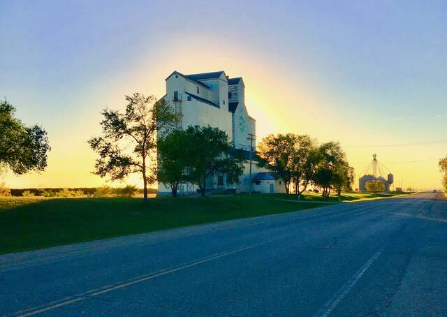 (Gord Mackintosh / Winnipeg Free Press) There is some quintessential Agro-Manitoba on First Avenue, Rivers.