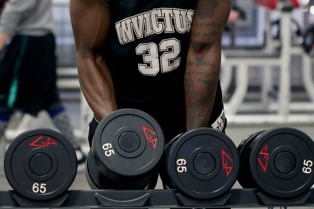 SHANNON VANRAES / WINNIPEG FREE PRESS FILES
Being fully committed to a healthy workout plan and sticking it out can get you into the right mindset to keep you on your fitness path for the long haul.