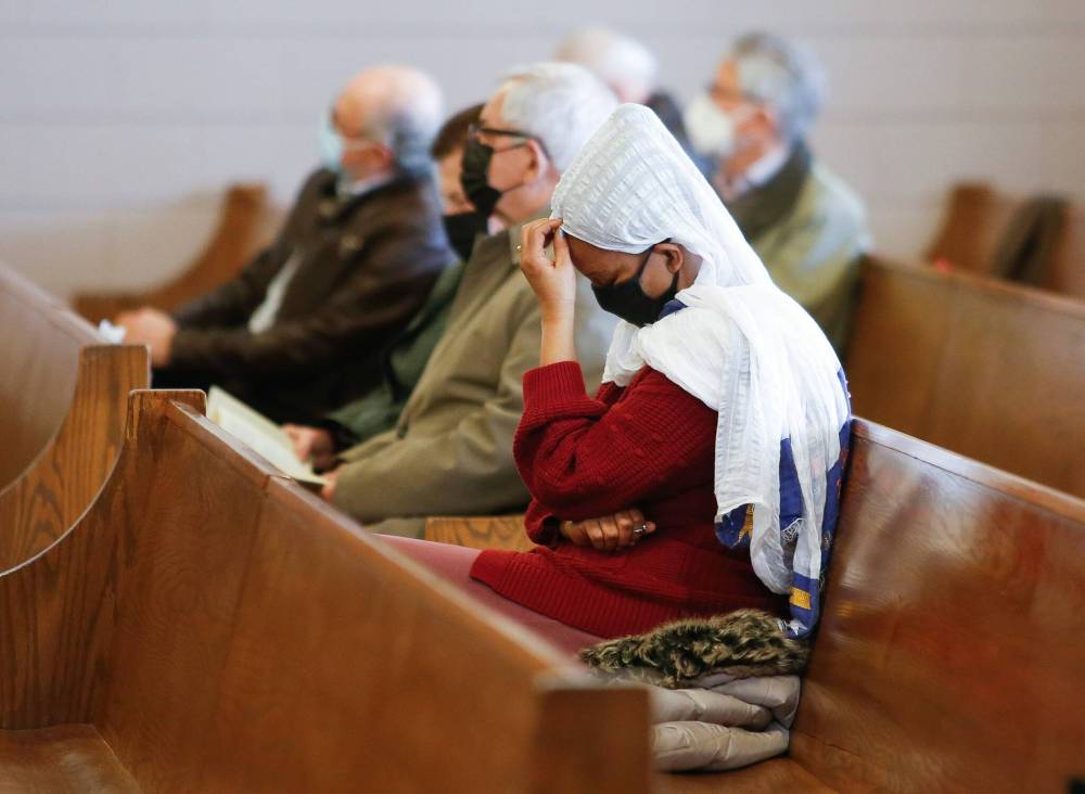 JOHN WOODS / WINNIPEG FREE PRESS 
Easter mass at Holy Rosary Church: a welcome event after two years of cancellations.