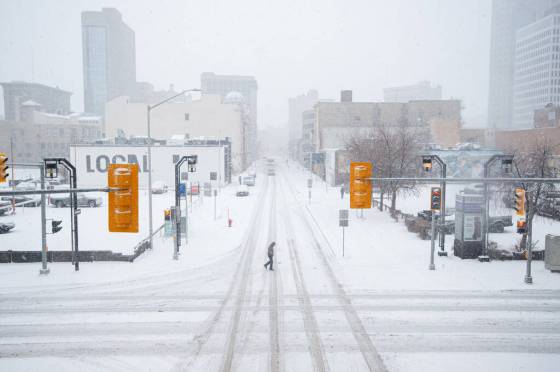 Environment Canada is forecasting more heavy snow, rain and strong winds across most of southern and central Manitoba. (Mike Sudoma / The Canadian Press files)