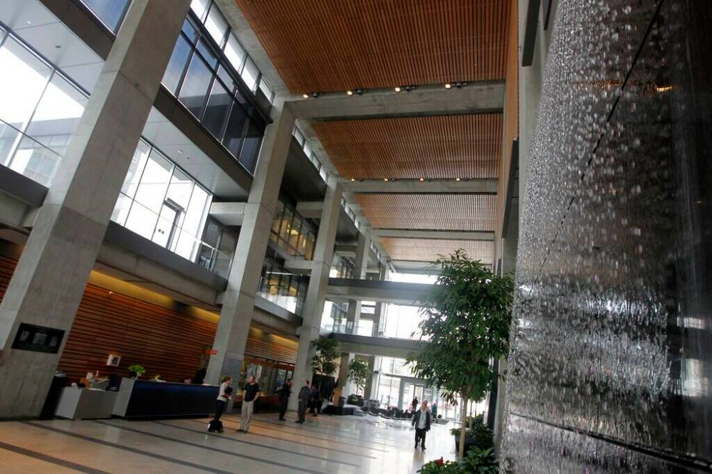 Hydro Place has exceeded its target of a 60 per cent reduction in energy consumption. (Boris Minkevich / Winnipeg Free Press files)