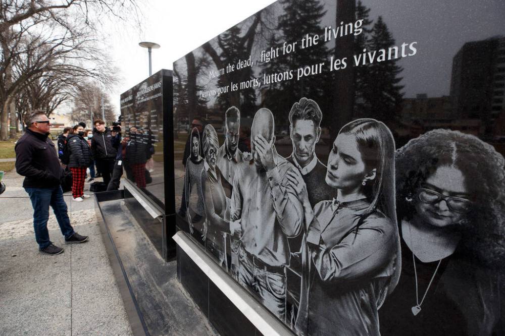 MIKE DEAL / WINNIPEG FREE PRESS
The new monument is a three-tiered sculpture recognizing firefighters, peace officers and others workers who have died on the job.