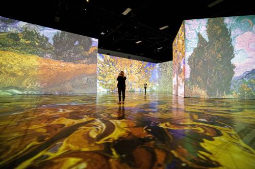 Beyond Van Gogh: The Immersive Experience surrounds visitors with works by the legendary Dutch painter. (Mike Sudoma / Winnipeg Free Press files)