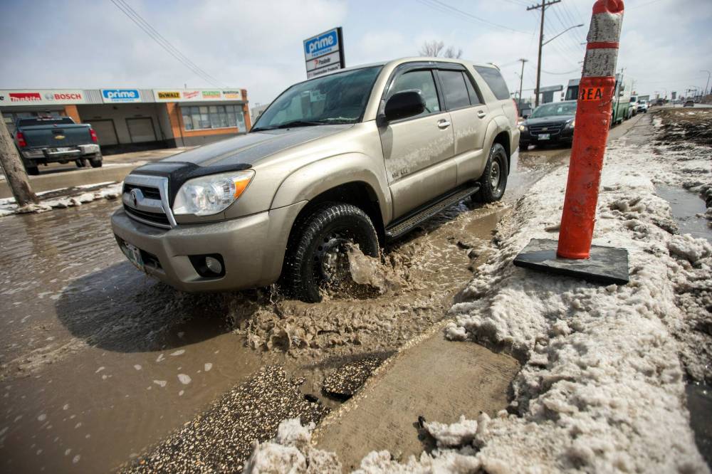 Crews began permanent, hot-asphalt pothole repair operations this week, the city says. (Mikaela MacKenzie / Winnipeg Free Press files)