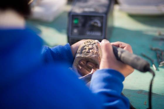 Artist Goota Ashoona says faces are a carving's most important feature and bring it to life. (Mikaela MacKenzie / Winnipeg Free Press)