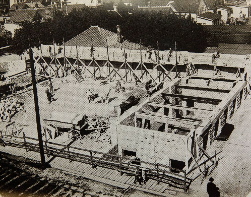 AUUC-WBA Archives
The Ukrainian Labour Temple under construction in 1918.