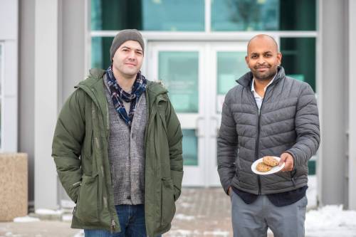 MIKAELA MACKENZIE / WINNIPEG FREE PRESS
Dylan MacKay (left) and Dr. Sijo Joseph are are trying to determine whether breakfast cookies made from oats containing beta-glucan has any effect on blood pressure