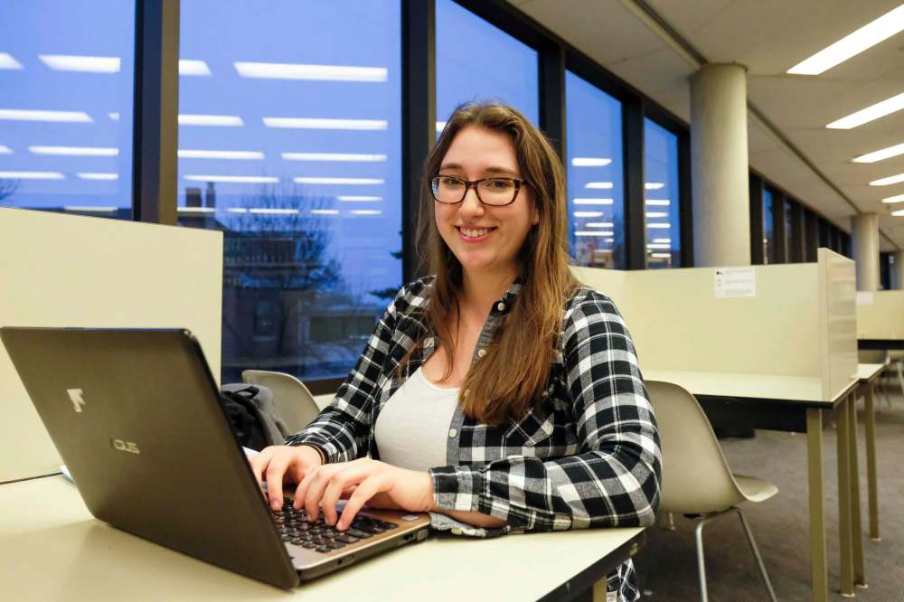 Daniel Crump / Winnipeg Free Press
Anastasia Pasieczka is an admitted "showroom shopper," but she also tries to shop local when she can.