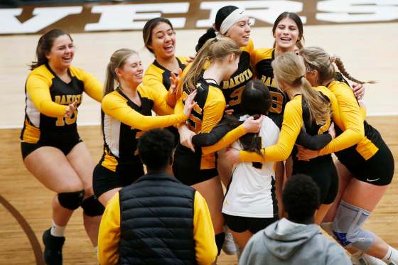 JOHN WOODS / WINNIPEG FREE PRESSDakota Lancers celebrate defeating the Vincent Massey Vikings in the AAAA Provincial Volleyball Championships at the University of Manitoba Monday.