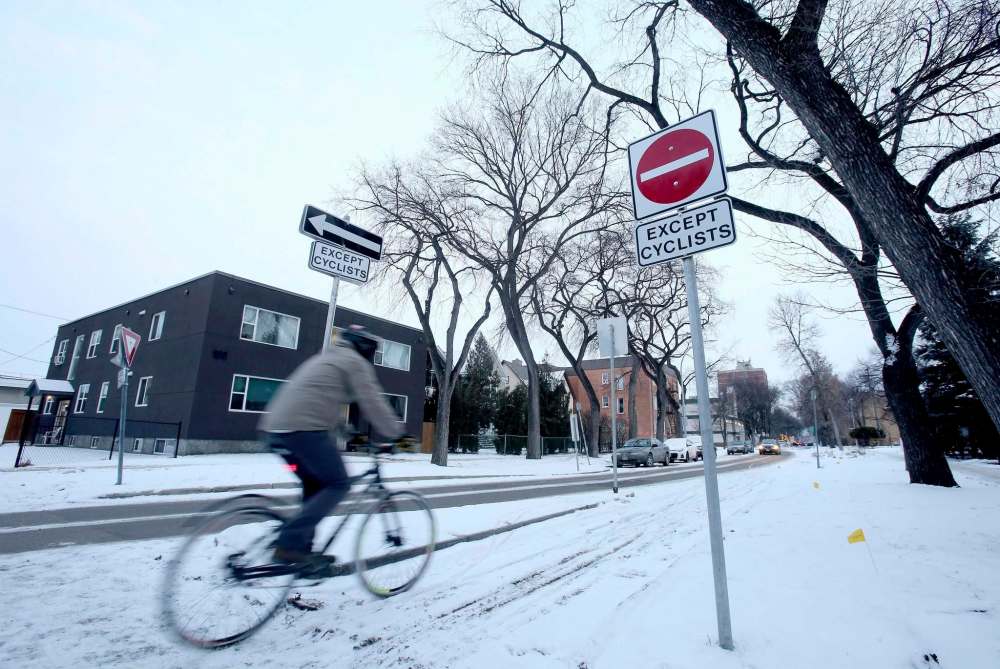 SHANNON VANRAES / WINNIPEG FREE PRESS
Despite the challenges winter presents, Alex Ivanko pedals down a bike lane on Nassau Street North. Winnipeg is one of the 10 best cities in Canada in which to ride a bicycle.
