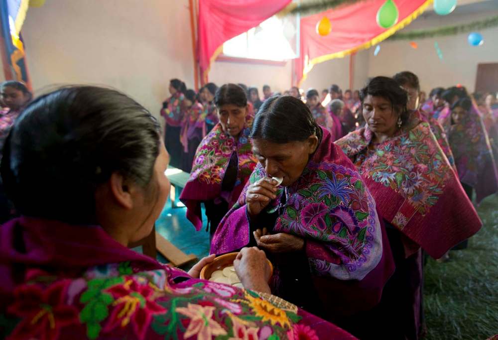 Eduardo Verdugo / The Associated Press files
A Tzotzil Indian laywoman distributes communion in Mexico. God was in North America long before Europeans arrived, one Indigenous Christian leader says.