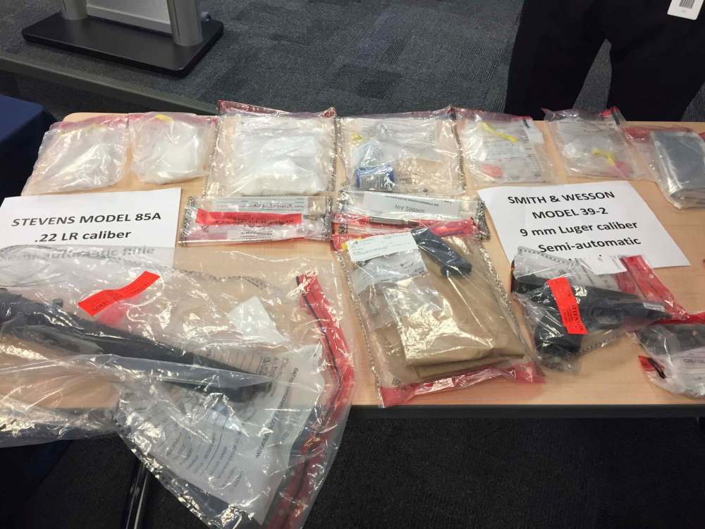 ROSANNA HEMPEL / WINNIPEG FREE PRESS FILES
Winnipeg police display firearms and drugs seized at the Windsor Hotel on Nov. 2.