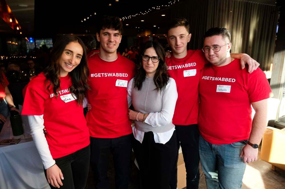 Theresa Cianflone (centre) with her four children Nina, Raff, Gennaro, and Antonio at the event they organized to help find stem cell donors. (Daniel Crump / Winnipeg Free Press)