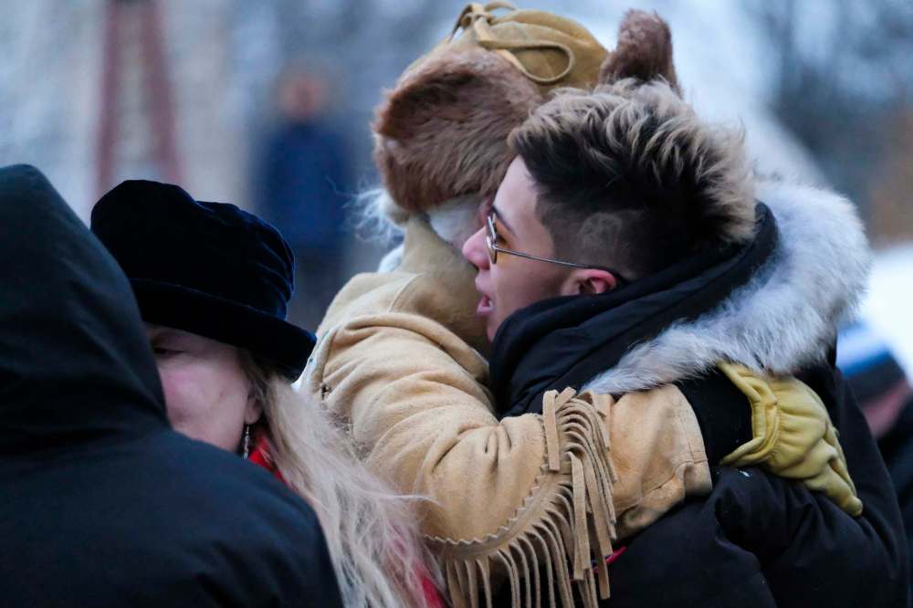 DANIEL CRUMP / WINNIPEG FREE PRESS
Wakita hugs Kelly Fraser’s sister during the vigil. Hundreds of people attended the ceremony.