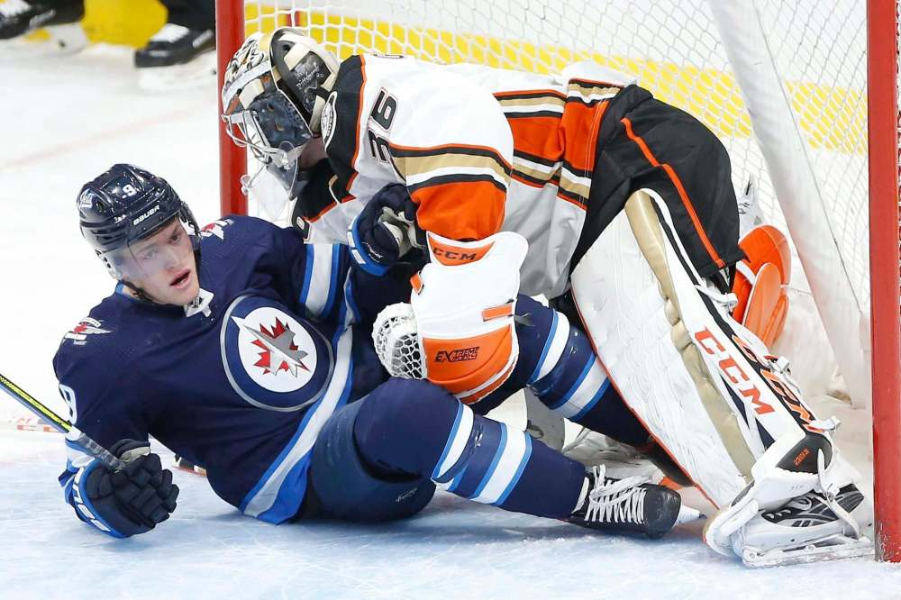 JOHN WOODS / WINNIPEG FREE PRESS files
Winnipeg Jets winger Andrew Copp could slide back into the lineup tonight in Montreal. He has missed the last eight games with injury.