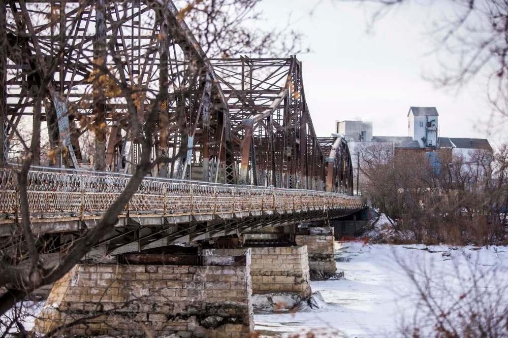 A small group of people who’d gotten out of their vehicles helped volunteer rideshare driver Bessie Johnston hold the woman back from the edge of the bridge until emergency responders arrived. (Mikaela MacKenzie / Winnipeg Free Press)