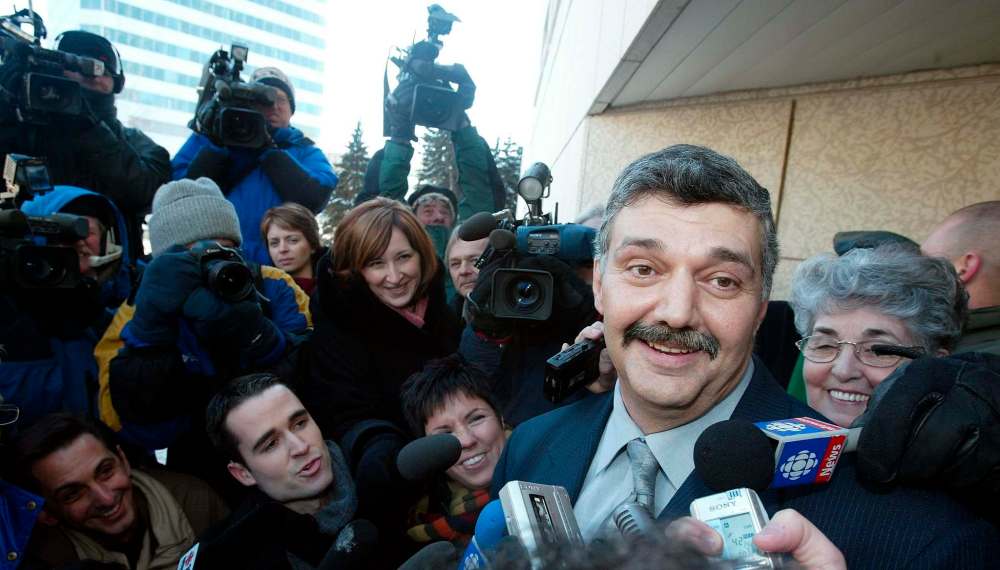 James Driskell talks to reporters outside the law courts building in Winnipeg following his release in 2003 after spending 12 years in prison. (Phil Hossack / Winnipeg Free Press files)