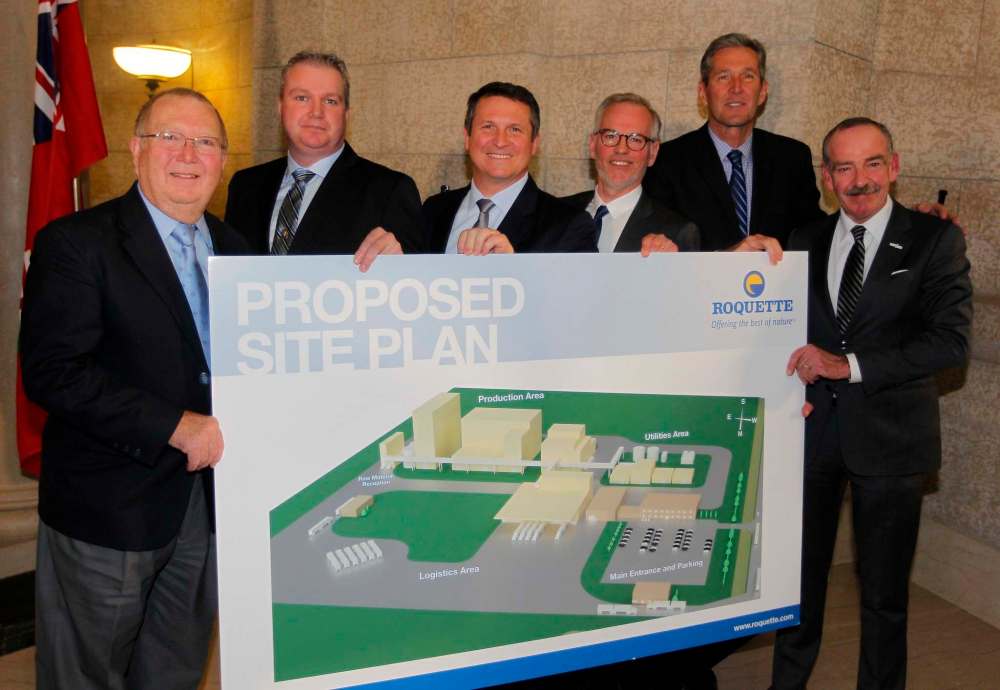 BORIS MINKEVICH / WINNIPEG FREE PRESS FILES
Premier Brian Pallister and then-Agriculture Minister Ralph Eichler at the 2017 announcement of a new, $400-million pea processing plant in the Portage la Prairie area, to be built by the France-based Roquette company.