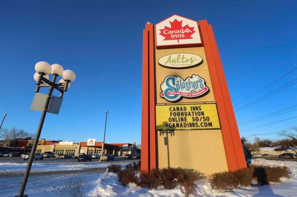 RUTH BONNEVILLE / WINNIPEG FREE PRESS
Canad Inns on Jefferson at McPhillips in Winnipeg. The liquidation of Crocus Investment Fund holdings has resulted in the sell-off of holdings in Canad Corporation Ltd., the owners of Canad Inns.