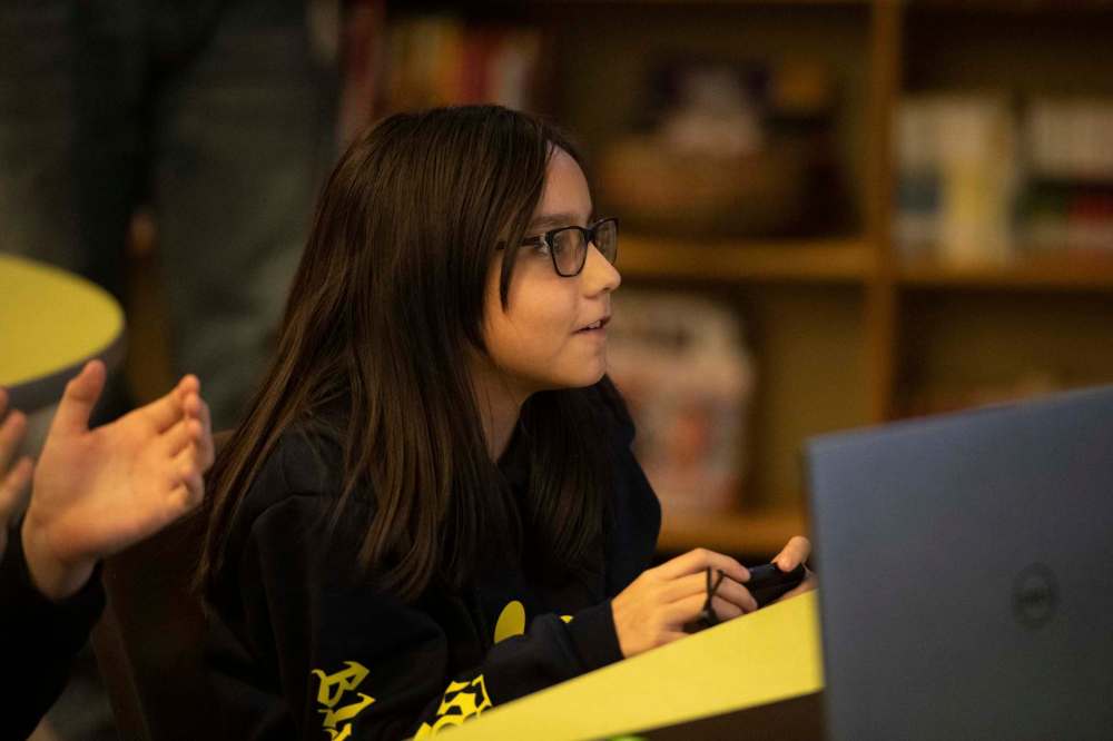 Mike Sudoma / Winnipeg Free Press
Rosie Morrisseau goes up against students in Albuquerque.
