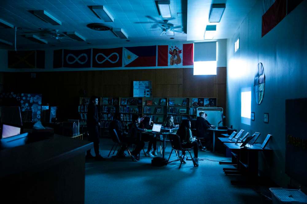 Mikaela MacKenzie / Winnipeg Free Press
Students at Archwood School convert a library wall into a playing surface.