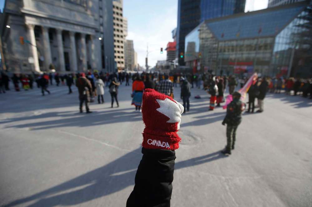 JOHN WOODS / WINNIPEG FREE PRESS
Protesters in support of Wet’suwet’en blockades close Portage and Main to traffic in Winnipeg Wednesday.