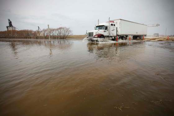 Highway 75 could be covered in water this spring with average weather conditions between now and the end of the melt, the province says. (John Woods / The Canadian Press files)