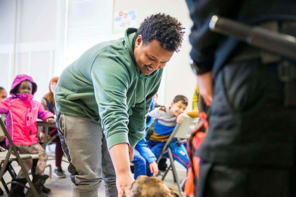 Nasri, 15, pets Gemma in the NEEDS class. (Mikaelal MacKenzie / Winnipeg Free Press)