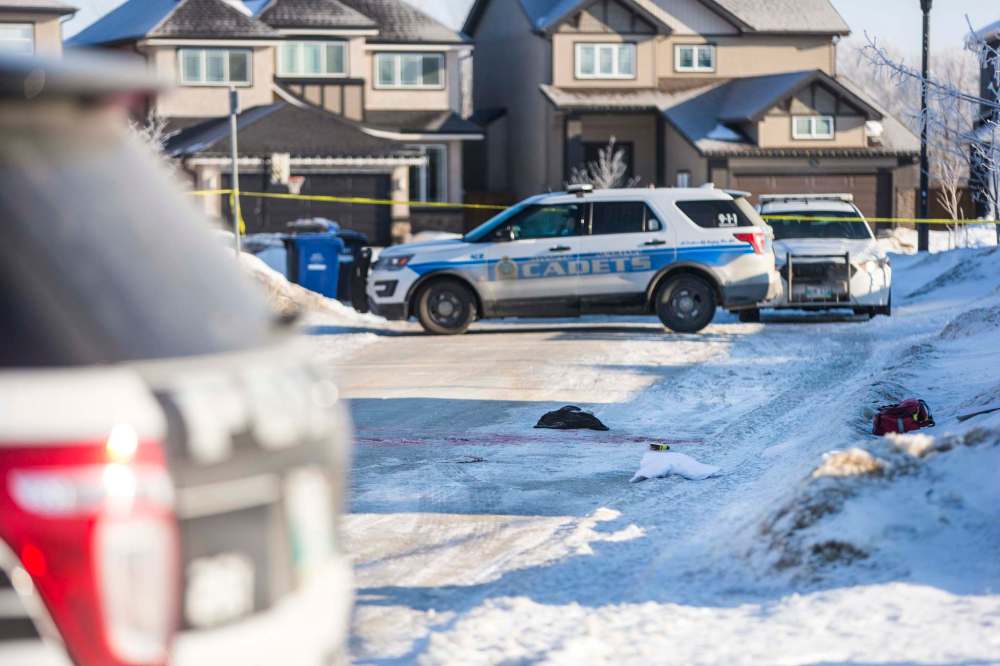 Police were called to investigate an assault with a weapon at the Kowalsky Crescent home around 5 a.m. (Mikaela MacKenzie / Winnipeg Free Press)