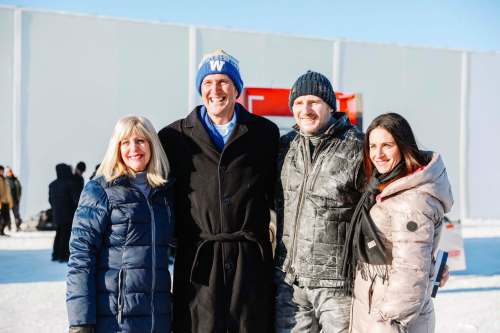 TWITTER
Manitoba Sport, Culture and Heritage Minister Cathy Cox, Premier Brian Pallister, actor Liam Neeson and Manitoba Film & Music CEO and Film Commissioner Rachel Margolis on the set of 