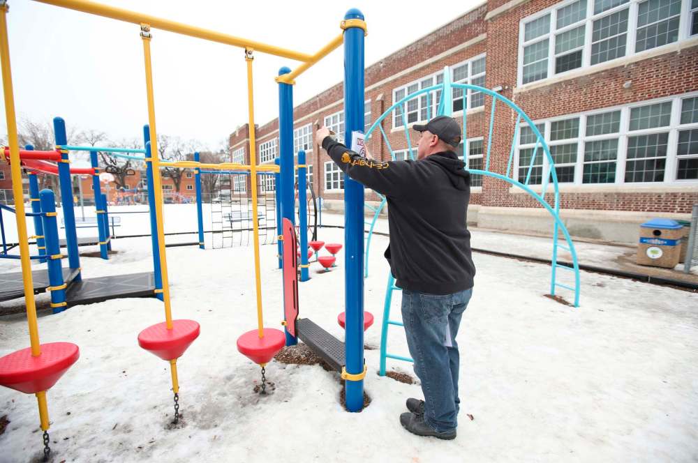 Manitoba school divisions told to dismantle play structures Winnipeg
